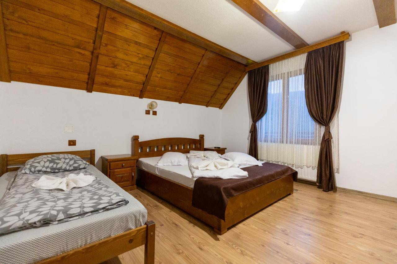 Villa Conacul De Sub Munte à Novaci-Străini Extérieur photo
