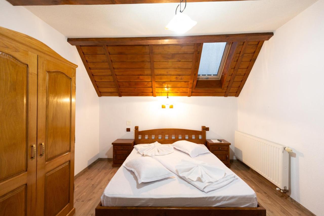 Villa Conacul De Sub Munte à Novaci-Străini Extérieur photo