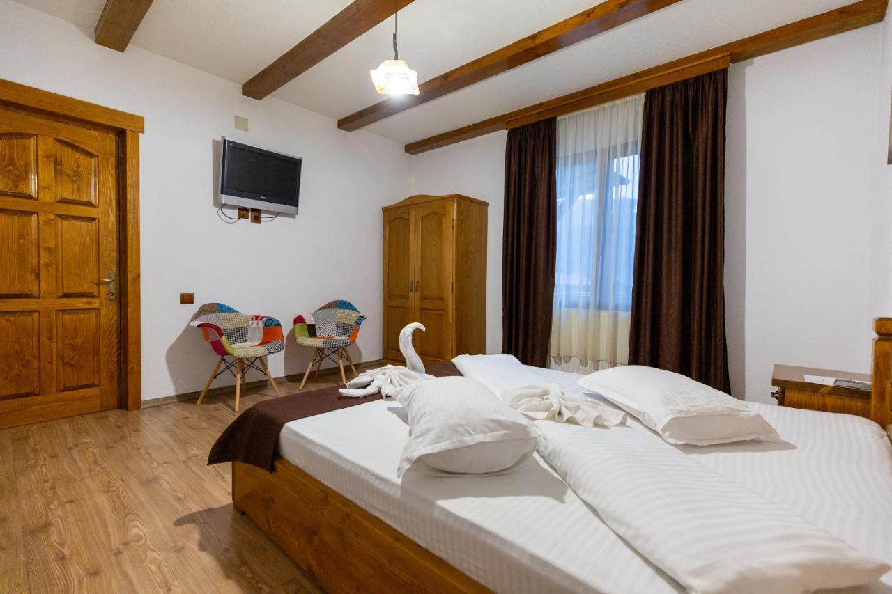 Villa Conacul De Sub Munte à Novaci-Străini Extérieur photo