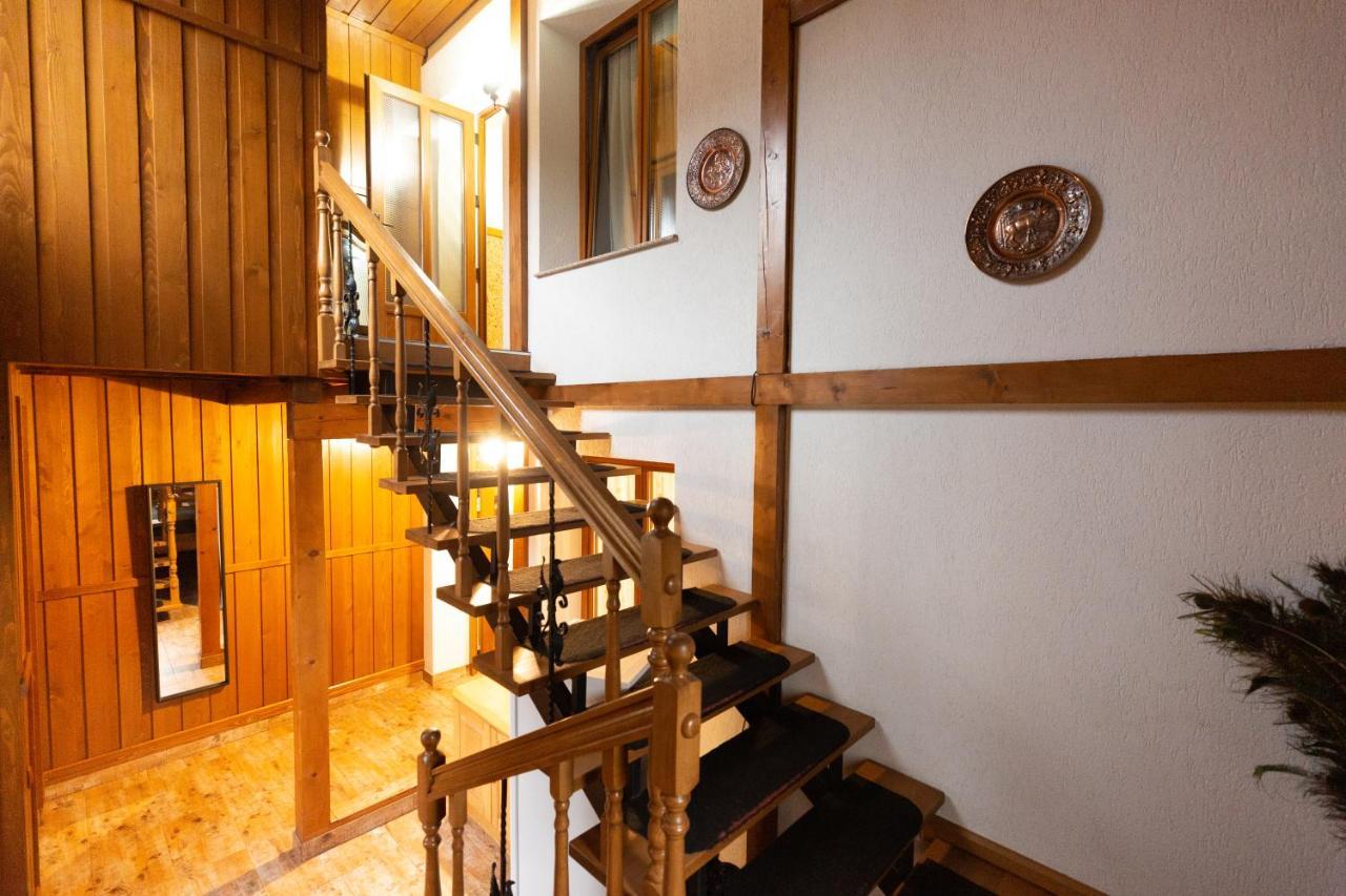 Villa Conacul De Sub Munte à Novaci-Străini Extérieur photo