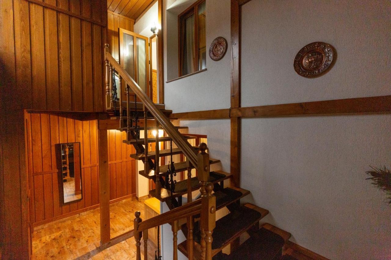 Villa Conacul De Sub Munte à Novaci-Străini Extérieur photo