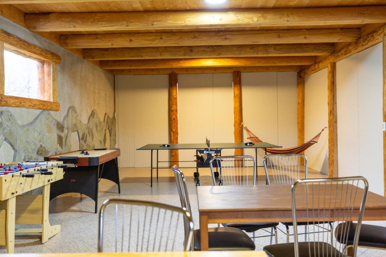 Villa Conacul De Sub Munte à Novaci-Străini Extérieur photo