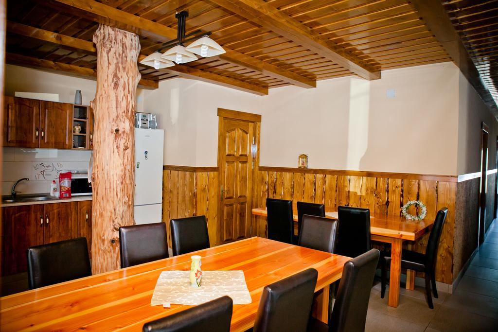 Villa Conacul De Sub Munte à Novaci-Străini Extérieur photo