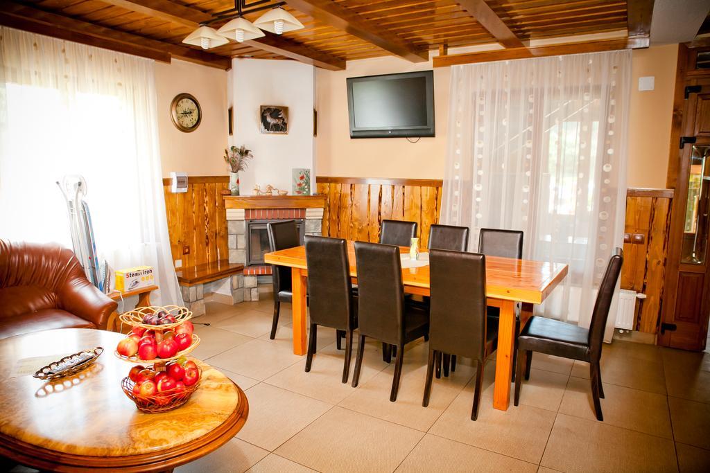 Villa Conacul De Sub Munte à Novaci-Străini Extérieur photo