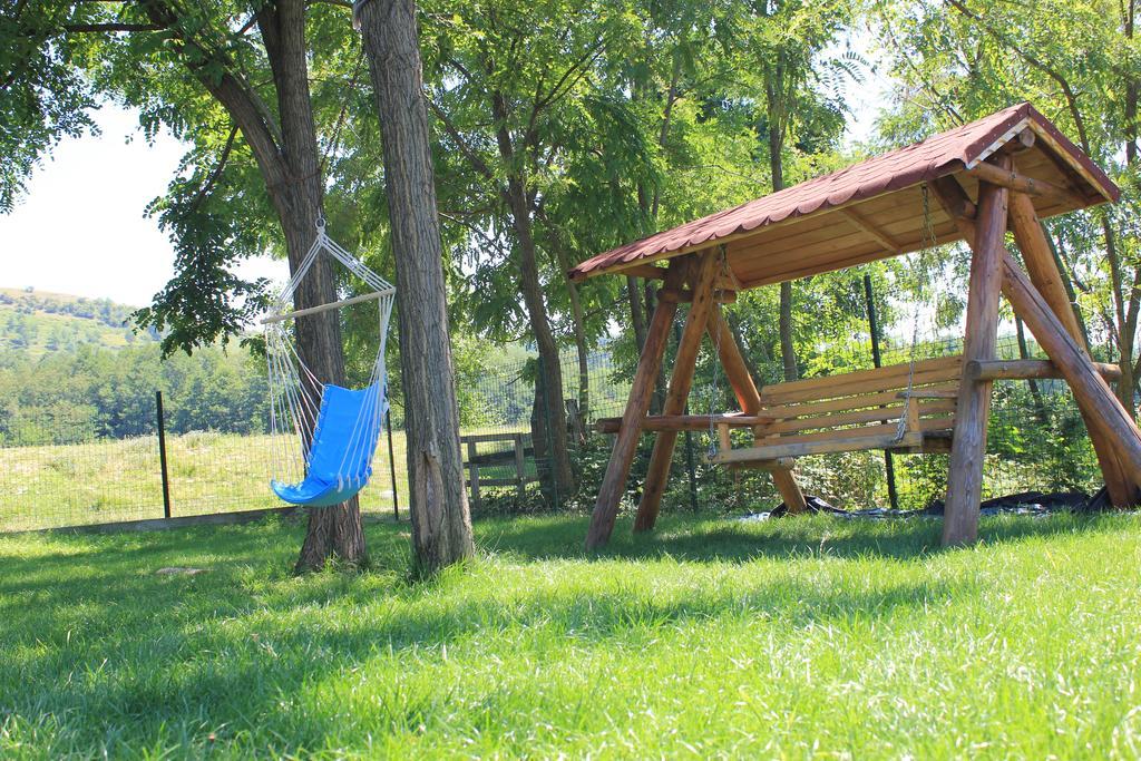 Villa Conacul De Sub Munte à Novaci-Străini Extérieur photo