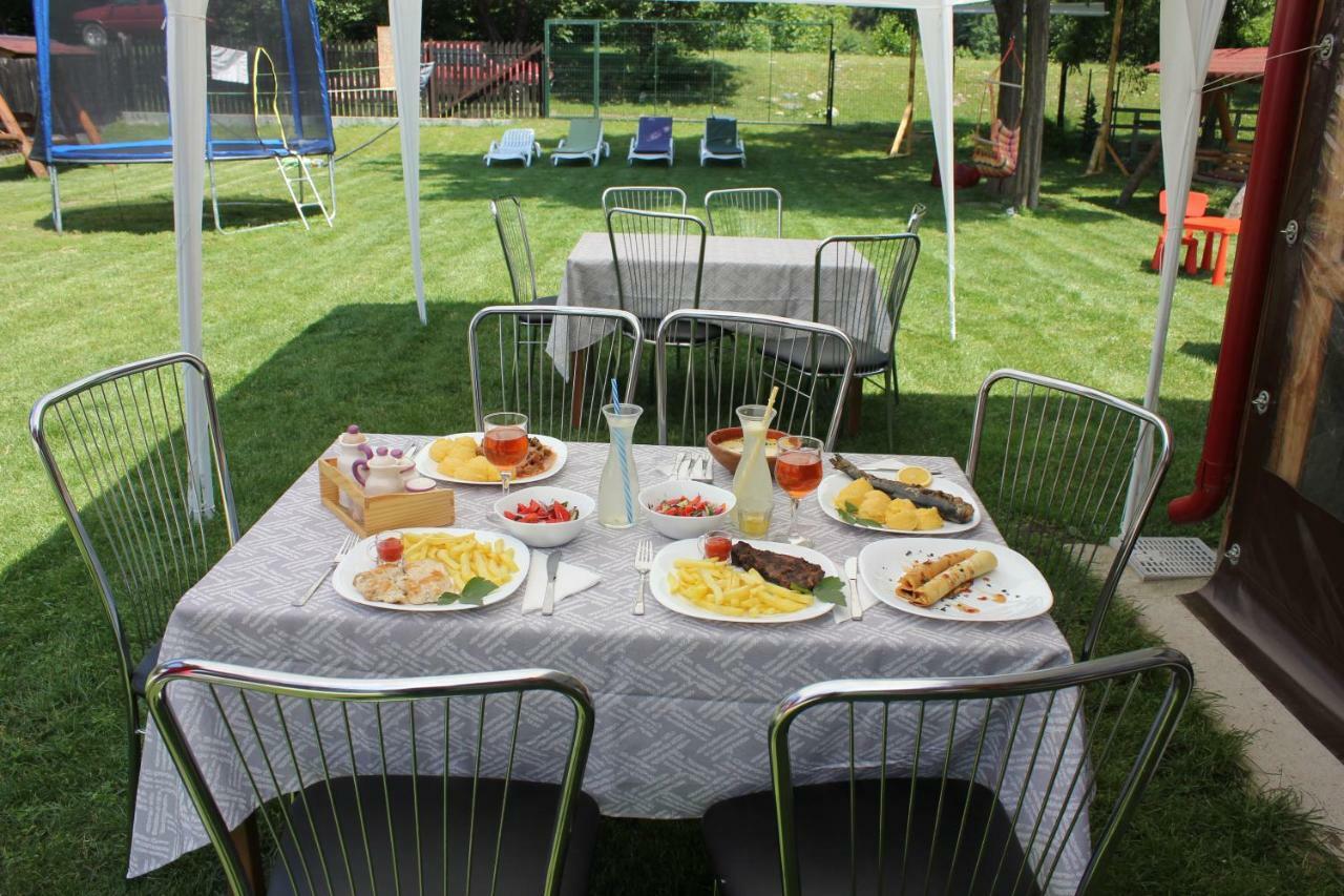 Villa Conacul De Sub Munte à Novaci-Străini Extérieur photo