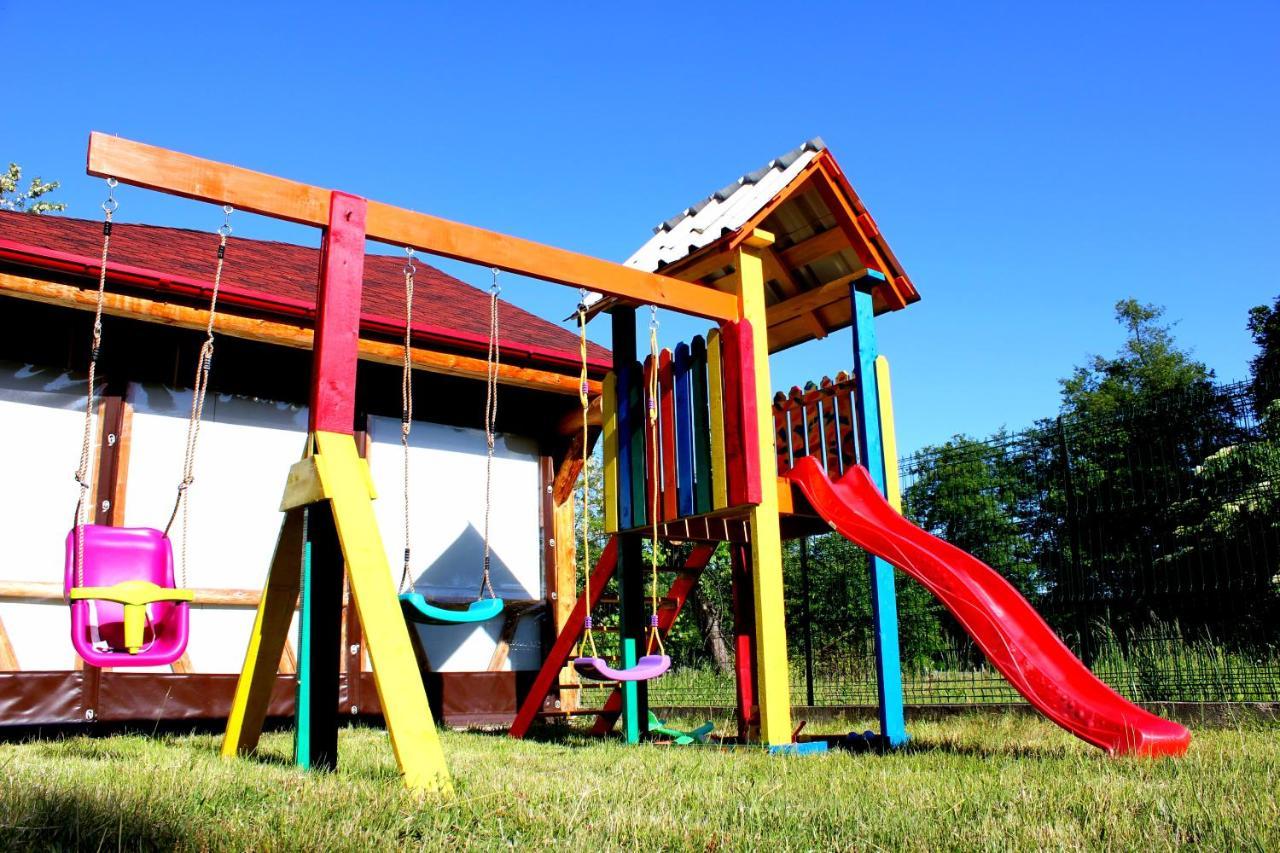 Villa Conacul De Sub Munte à Novaci-Străini Extérieur photo